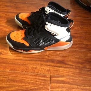 Jordan Mars 270 shattered backboard